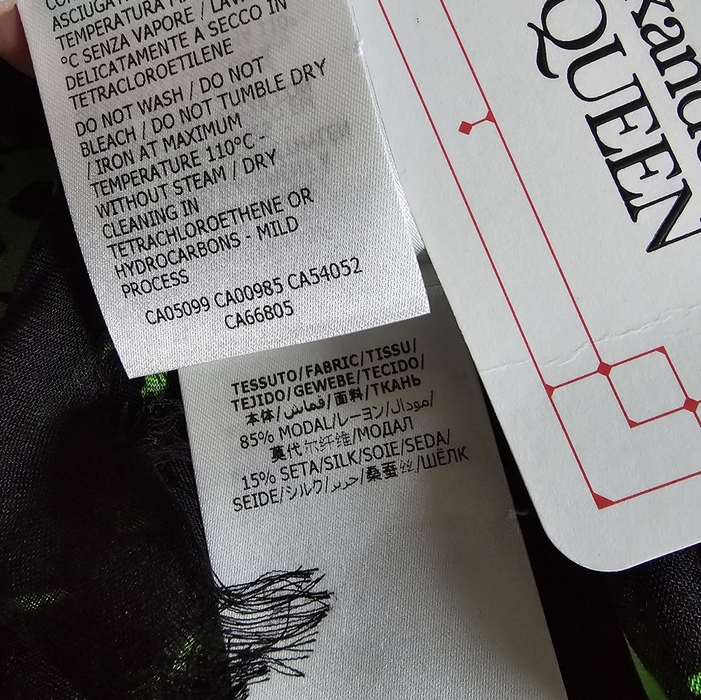 Alexander McQueen Skull Large Scarf Black Green - Picture 6 of 8